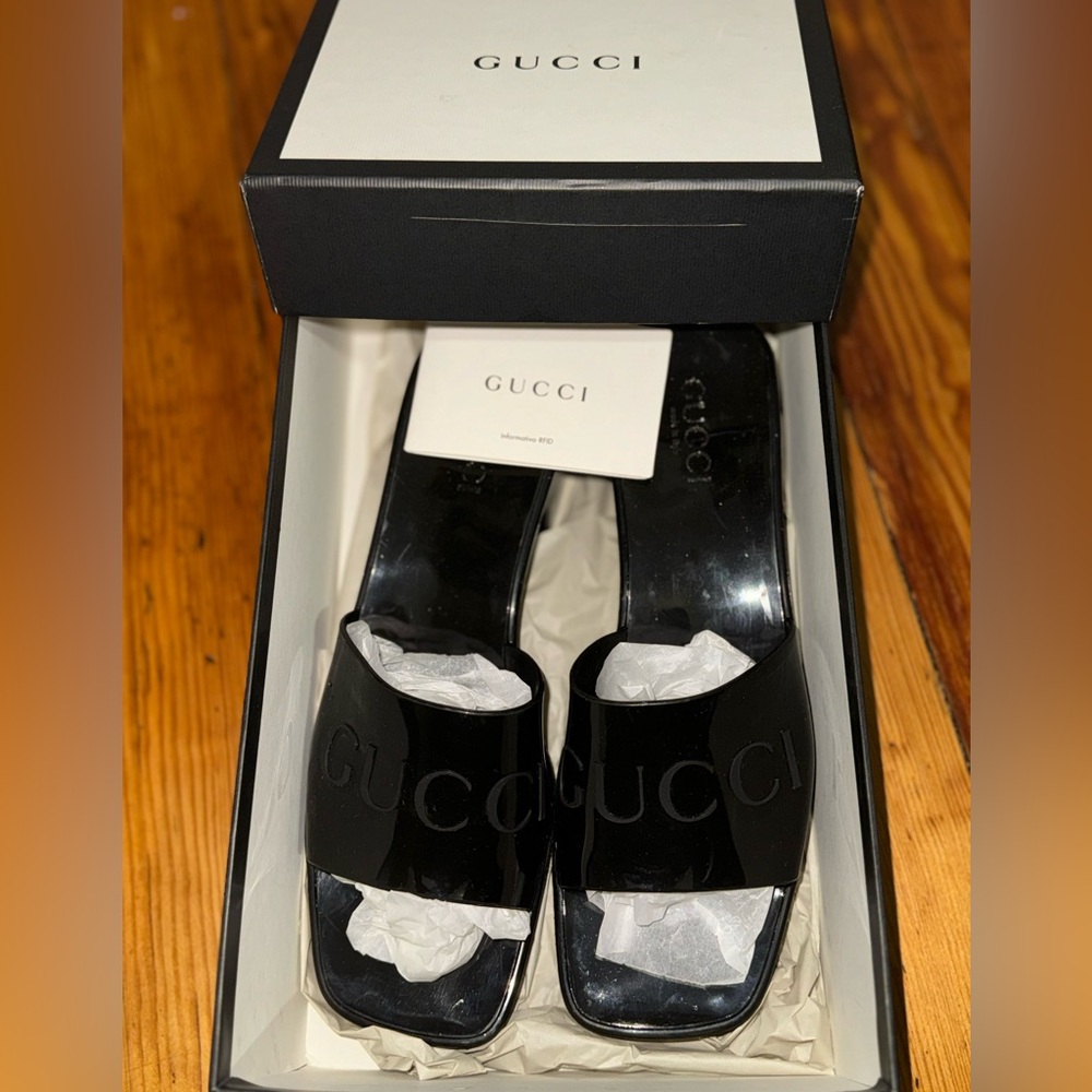 NWOT Gucci Logo Embossed Sandals